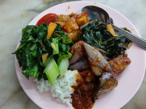 mixed curries and veg at Ee Beng Vegetarian Food 毅明素食 in Penang