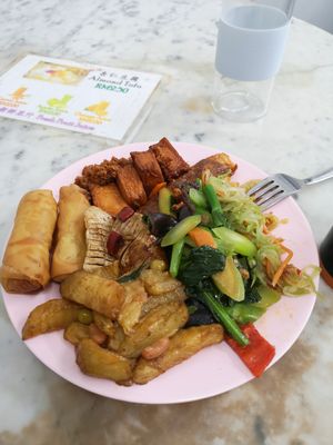 Muy rica comida por 13 myr at Ee Beng Vegetarian Food 毅明素食 in Penang