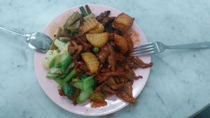 Huge buffet all vegan at Ee Beng Vegetarian Food 毅明素食 in Penang
