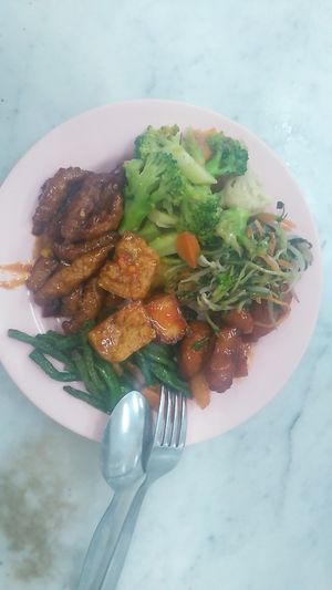 Delicious vegan buffet at Ee Beng Vegetarian Food 毅明素食 in Penang