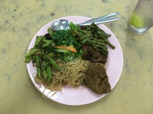 lunch at Ee Beng Vegetarian Food 毅明素食 in Penang