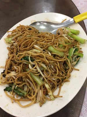 Stir fried noodles at Kek Lok Si Vegetarian Restaurant 极乐寺素食餐厅 in Penang