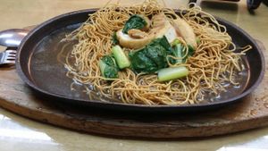 Fried yee mee at Lu Ye Yuan Vegetarian in Bukit Mertajam