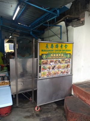 Menu advertisement outside at Chang Sow Chai Vegetarian长寿斋素食 in Penang