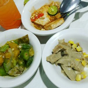 Okra, vegetarian meat and tofu at Healthy Bites in Pasay City