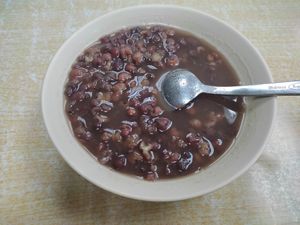 Red bean with barley soup dessert at Ci Hang 慈航 in Central Singapore
