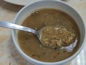 Green bean soup at Ci Hang 慈航 in Central Singapore