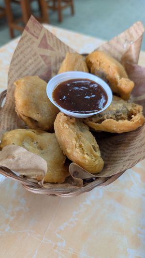 Fried mushrooms at Ci Hang 慈航 in Central Singapore