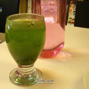 Organic Wheat Grass Juice at Ci Hang 慈航 in Central Singapore