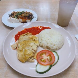 Chicken rice & cold tofu & iced barley at Ci Hang 慈航 in Central Singapore