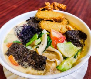 Sliced fish bee hoon soup at Fo You Yuan 佛有缘 in Central Singapore