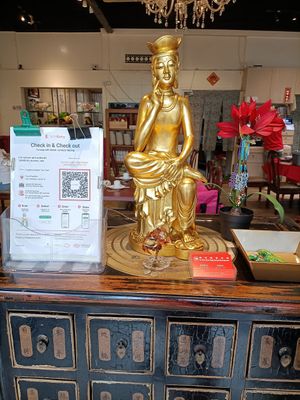 Entrance of the door at Fo You Yuan 佛有缘 in Central Singapore