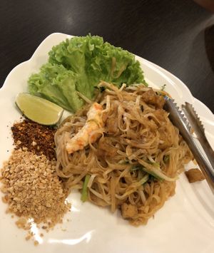 pad thai (kwaytiao) at Greenland Vegetarian Restaurant 菩提林 in Northeast Singapore