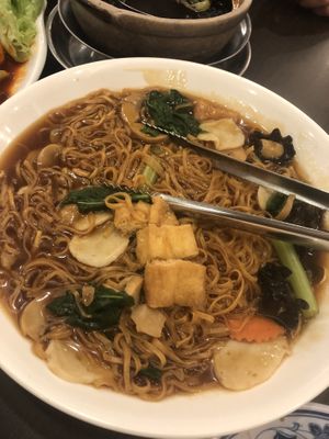 yi-fu noodles (small) $6.80 👍🏻👍🏻 at Greenland Vegetarian Restaurant 菩提林 in Northeast Singapore