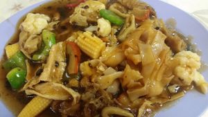 Hor Fun with fermented black bean sauce at Happy Realm Vegetarian in Central Singapore