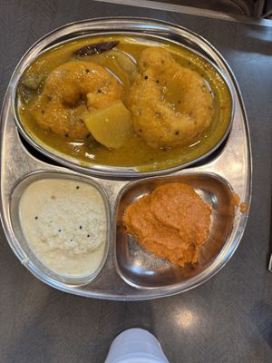 Vegan Medu Vada dipped in Sambhar and Chutneys on side  #Veganuary at Komala Vilas - Serangoon Rd in Central Singapore
