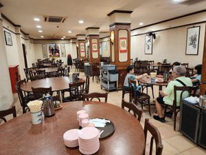 Inside at Kwan Im Vegetarian 東南亞觀音素食舘 in Central Singapore