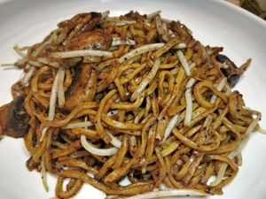 Stewed ee fu noodles with truffle oil at Ling Zhi Restaurant 灵芝 - Orchard in Central Singapore