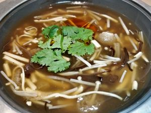 Hot and sour soup at Ling Zhi Restaurant 灵芝 - Orchard in Central Singapore