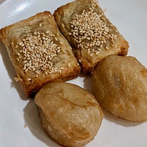 Baked Barbecued Pork Pastry, Crispy Glutinous Rice Dumpling at Ling Zhi Restaurant 灵芝 - Orchard in Central Singapore