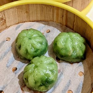 Steamed Chrysanthemum Greens Dumpling at Ling Zhi Restaurant 灵芝 - Orchard in Central Singapore