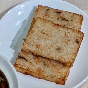 Pan-fried Carrot Cake at Ling Zhi Restaurant 灵芝 - Orchard in Central Singapore