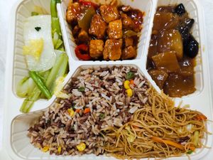 Lunch box $5 only 😋 at  Ling Zhi Restaurant 灵芝 - Novena in Central Singapore