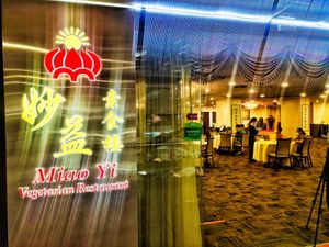 Shop front, they're fully book for dine in at Miao Yi 妙益素食楼 in Central Singapore