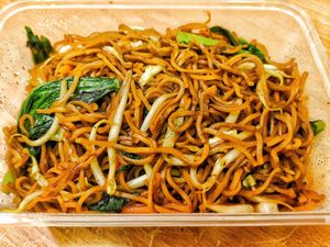 Truffle Ee Fu noodles at Miao Yi 妙益素食楼 in Central Singapore