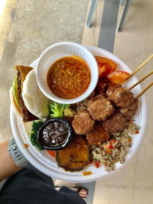 Catering - food selection at Miao Yi 妙益素食楼 in Central Singapore