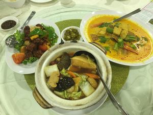 Vegetarian feast at Miao Yi 妙益素食楼 in Central Singapore