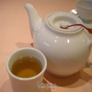 Just $1 for a pot of Freshly-made Chrysanthemum Tea at Miao Yi 妙益素食楼 in Central Singapore