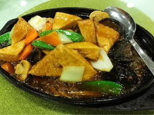 Hot plate Tofu & vegetables  at Miao Yi 妙益素食楼 in Central Singapore
