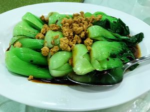 Vegetables in mock oyster sauce  at Miao Yi 妙益素食楼 in Central Singapore
