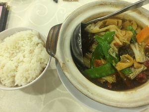 Claypot tofu veg with white rice at Miao Yi 妙益素食楼 in Central Singapore