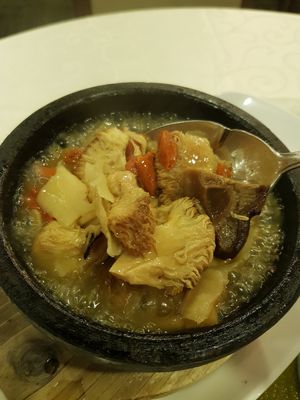 Hotpot Herbal Monkey Head Mushroom at Miao Yi 妙益素食楼 in Central Singapore