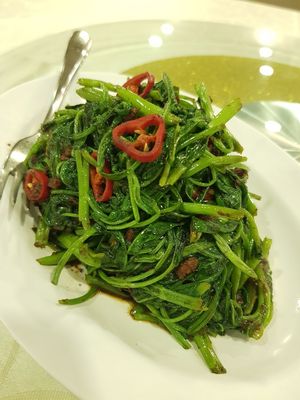 Chili kangkong at Miao Yi 妙益素食楼 in Central Singapore