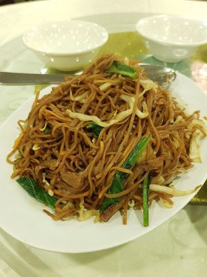 Stir fried yee mian at Miao Yi 妙益素食楼 in Central Singapore
