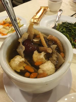 Yu zhu herbal soup at Miao Yi 妙益素食楼 in Central Singapore