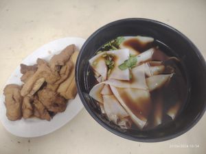 Food is nice. at Su Shi Piao Xiang 素食飘香 - Fortune Centre in Central Singapore