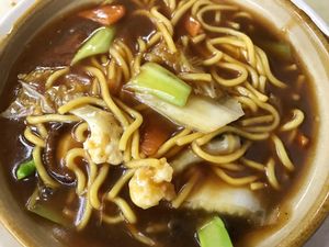 Claypot noodles at Su Shi Piao Xiang 素食飘香 - Fortune Centre in Central Singapore