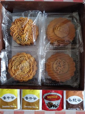 Various flavours of moon cake at Happy Vegetarian Mini Mart 喜洋洋素食总汇 in West Singapore