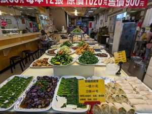large buffet at Sān Lái SùShí - Sun Like in Taipei