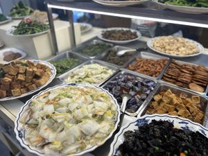 A little insight of the buffet selection  at Sān Lái SùShí - Sun Like in Taipei