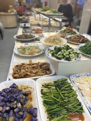 A little insight of the buffet selection  at Sān Lái SùShí - Sun Like in Taipei