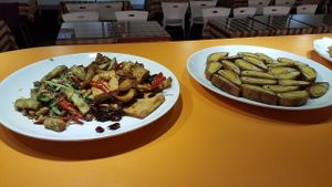 Dishes at Tong-1 Vegetarian Garden in Taipei