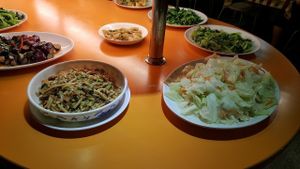 Dishes at Tong-1 Vegetarian Garden in Taipei