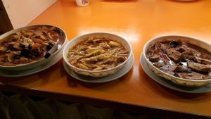 Dishes at Tong-1 Vegetarian Garden in Taipei