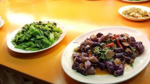 Dishes at Tong-1 Vegetarian Garden in Taipei