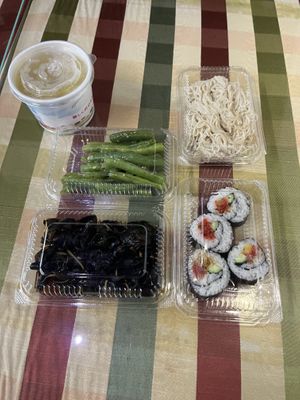 on 22 April 2024 there is no buffet. There are a lot of bento. You can take away or pay and go down stairs( there is a room for eat)   at Tong-1 Vegetarian Garden in Taipei